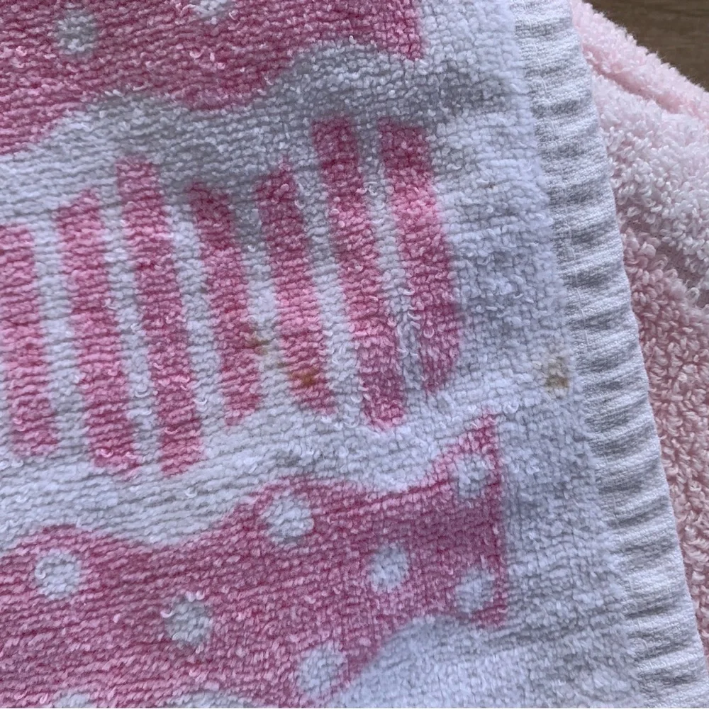 Vintage Pink And White Hand Towels Lot Of 3 For Kitchen Or Bathroom Different Sz